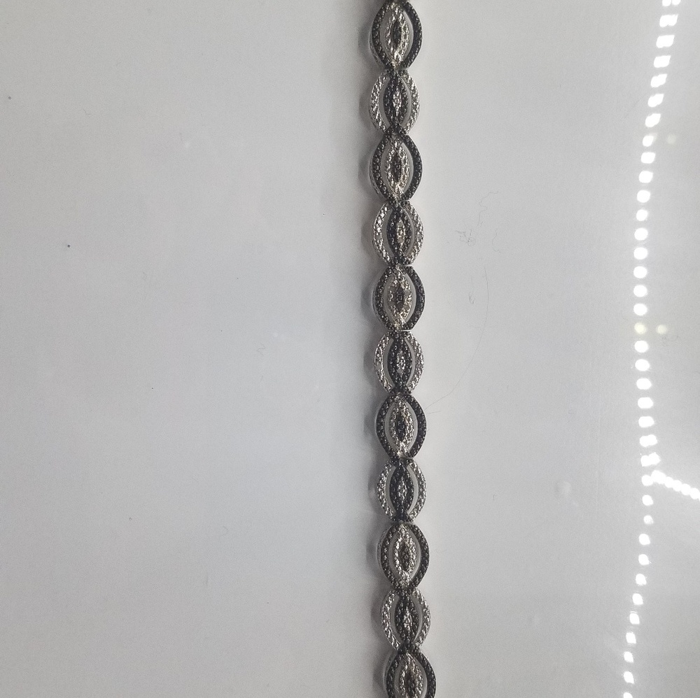 Blue and white diamond bracelet 7"